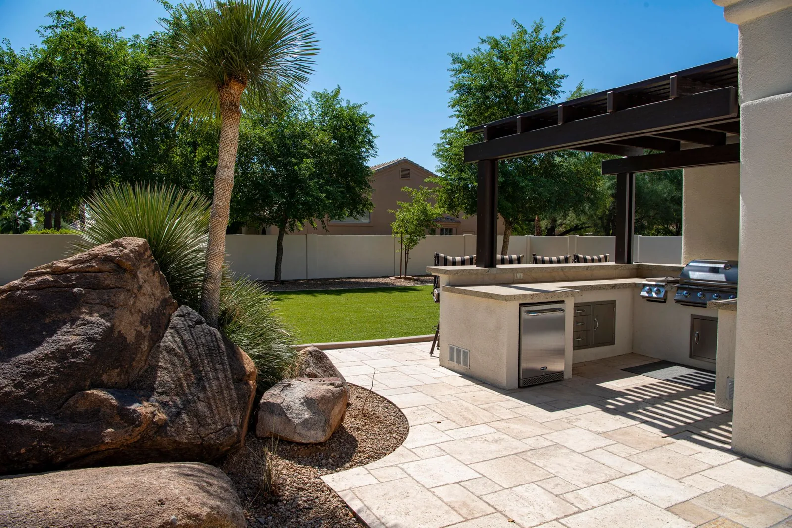 Outdoor kitchen cost per linear foot by finish level