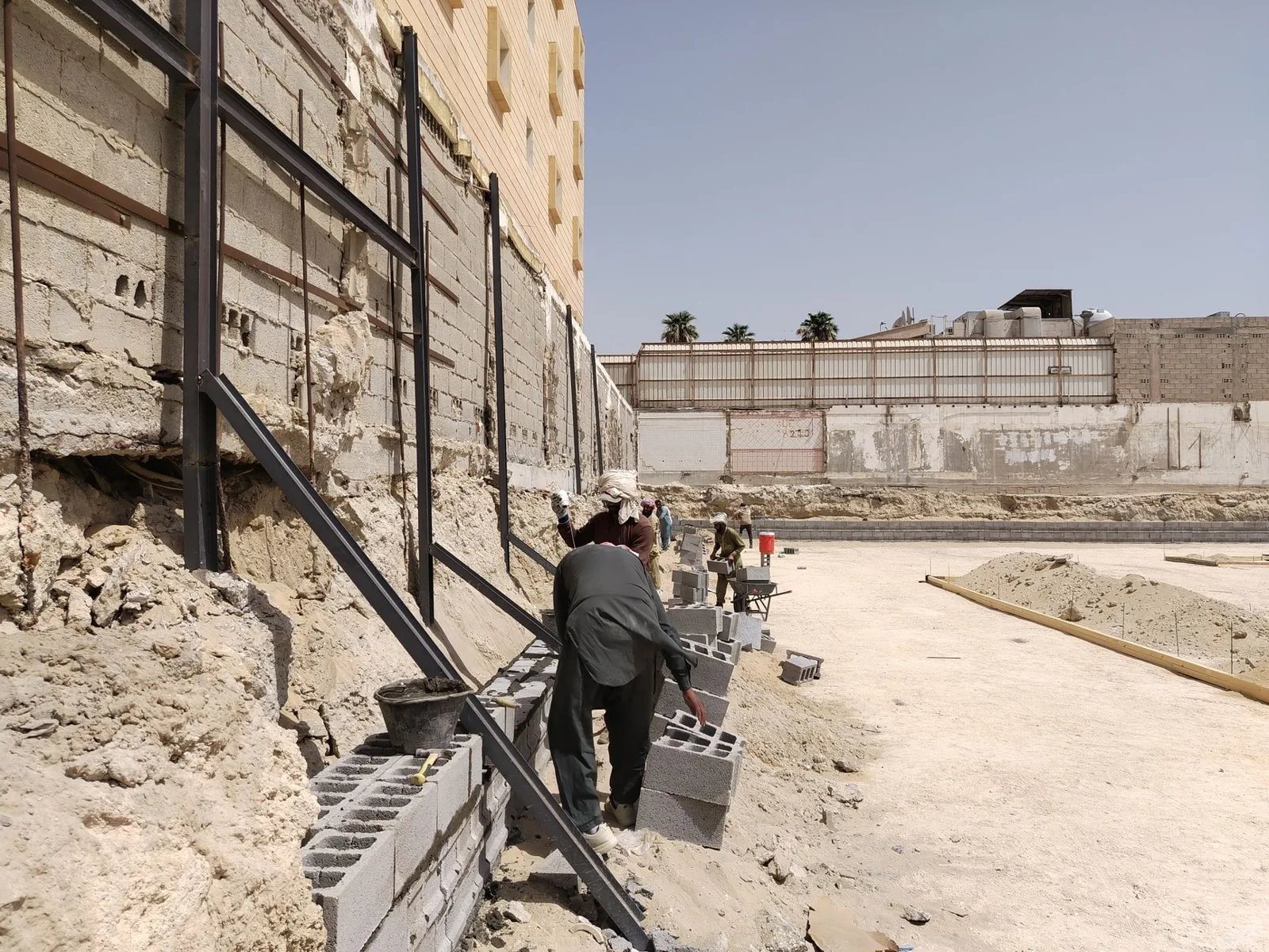 retaining wall cost per linear foot for a stacked concrete block wall with gravel backfill