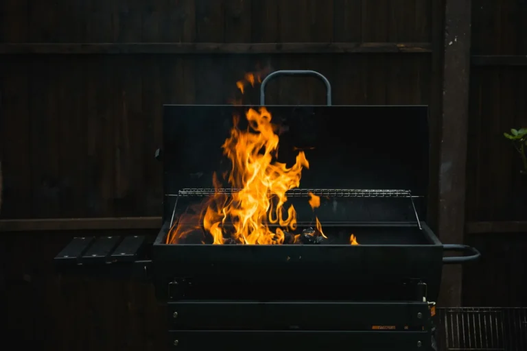 Gas vs Charcoal Fire Pit: Which Is Right for Your Backyard?